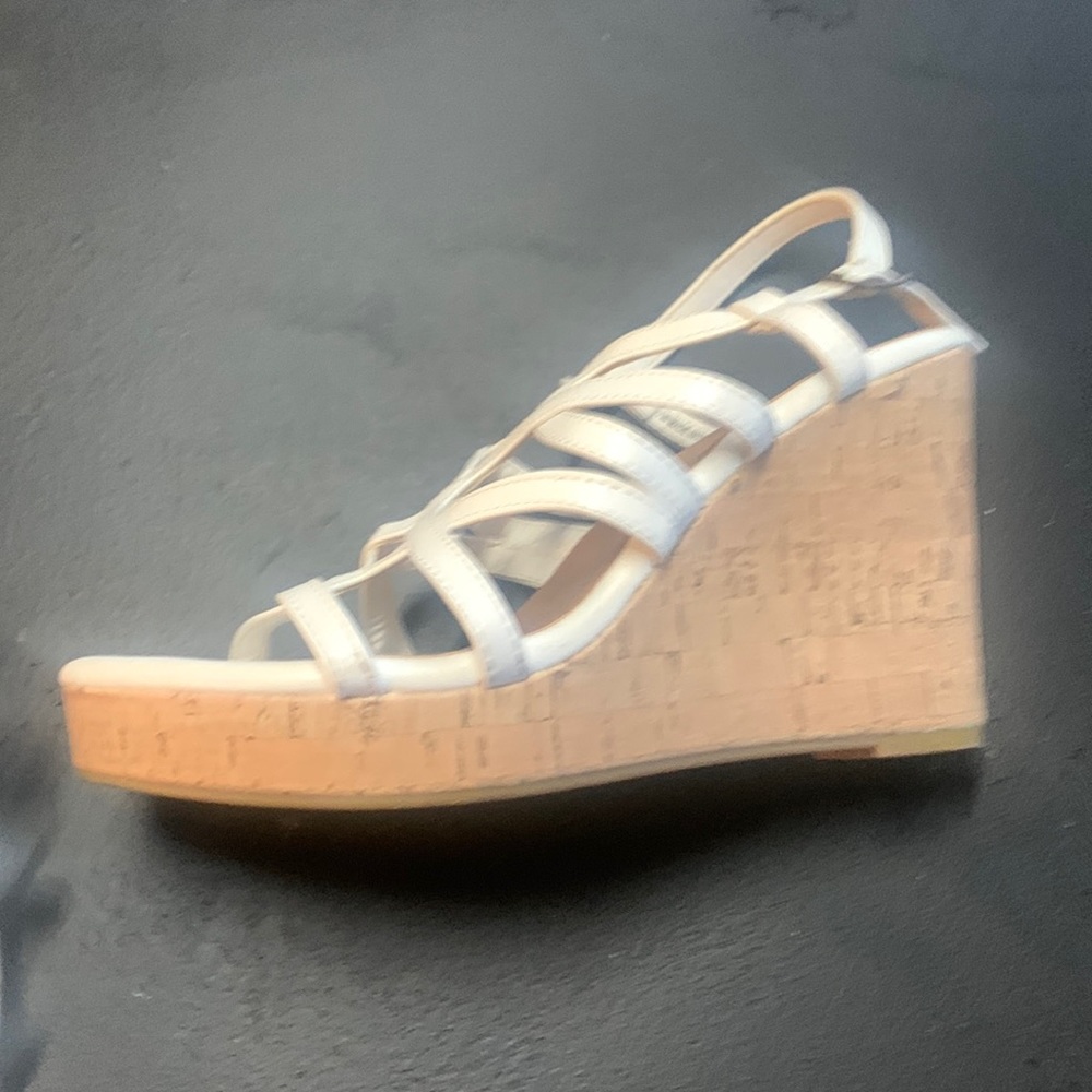 Daisy Fuentes White Wedge Sandals Size 8.5